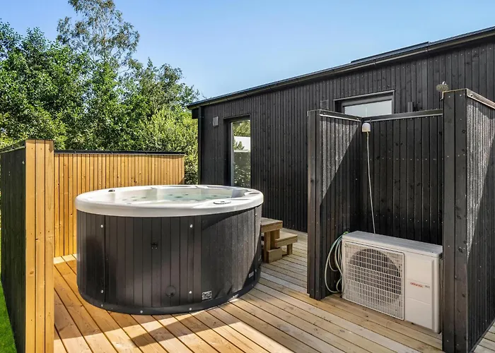 בית נופש Front In *