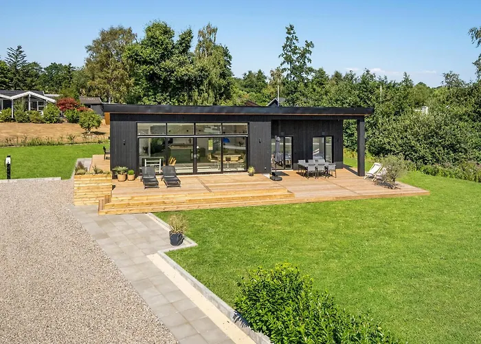 בית נופש Front In