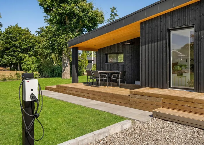 בית נופש Front In *