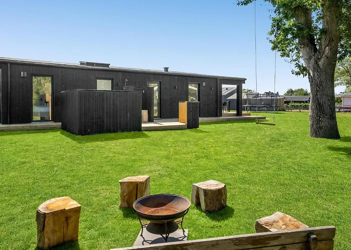 בית נופש Front In *